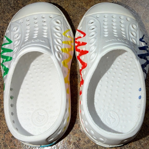 Native x Crayola Collaboration Shoes - Picture 7 of 8